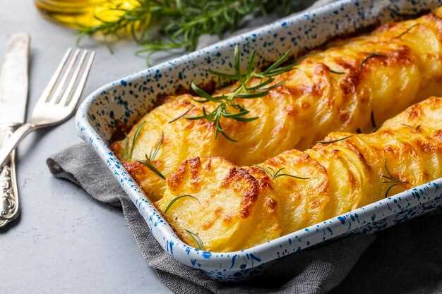 Запеченный картофель в духовке с соусом из цветной капусты
