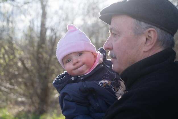 Во время ожидания новорожденного постарайтесь включить будущего дедушку в подготовку к этому событию. Его помощь действительно может оказаться полезной. Попросите у него совета, как лучше обустроить детскую, или как собрать кроватку. Позвольте ему заметить ваше нетерпение и радость от предстоящего процесса. Во время общения почаще вспоминайте о своем детстве, своих дедушках и бабушках. Это поможет вашему отцу легче перенастроиться на новую реальность.