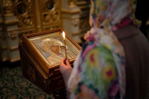 Однако старый центр живет не только музейной жизнью. Прямо под стенами Детинца, на берегу Волхова, расположен главный городской пляж, который всегда полон людей в солнечную погоду, а на противоположной стороне кремля — круговой бульвар, служащий местом встреч и довольно шумных развлечений для молодежи.