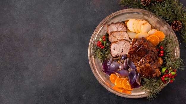 Теплый салат со спаржей, цукини, зеленым горошком и яйцом пашот