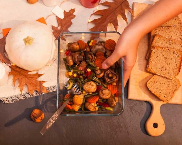 Рецепт 2: Шампиньоны, фаршированные сыром и ветчиной
