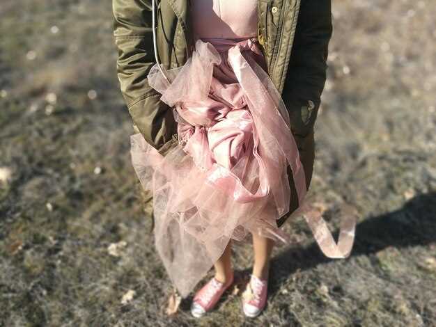 В семье приветствуется позитивное отношение к жизни. Нельзя делиться с детьми угнетением, сообщая им о трудностях своей жизни, публиковать печальные новости, проявлять уныние, говорить о плохом настроении, недовольстве погодой, жаловаться на финансовые трудности, выражать безысходность, плакать на глазах у детей или делиться негативными предчувствиями и опасениями касательно будущих проблем.