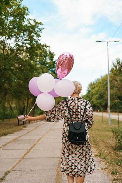 Жарко. Хочется купаться. В одежде. В это время дискотека закончилась, и строители-турки заметили забавное зрелище. Гордой походкой, в мокрой одежде и босиком я вновь вернулась в отель.