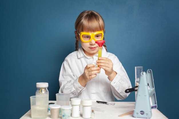 Пара слов о программе MEL Chemistry в целом, как мы успели ее оценить. Чтобы ребенок не просто механически выполнял действия, а осознавал их смысл, родителю, не обладающему химическим образованием, нужно серьезно готовиться. Описание экспериментов («Что произошло») написано с юмором и подробно, но мне, например, не хватает базовых знаний для объяснения ребенку — в школьные времена химию нам подавали несколько иначе. Было бы здорово, если бы на сайте MEL Chemistry был словарик с основными терминами — ионами, оксидами, валентностью и прочим, при этом ссылки на него должны вести прямо со слов-терминов в описаниях экспериментов. Увы, пока что приходится искать информацию в Интернете.