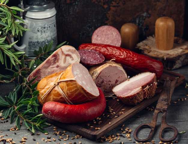 Soppressa — домашняя сыровяленая свиная колбаса, с чесноком и черным перцем