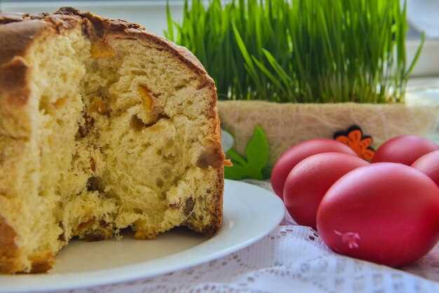 Украшение кулича кружевной глазурью