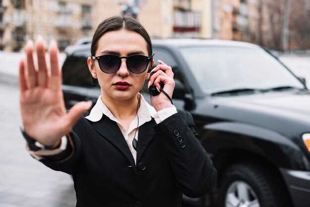 undefinedII. Женщина, уверенно движущаяся по карьерной лестнице, защитившая кандидатскую диссертацию и ставшая уважаемым специалистом, осталась одинокой и не знала, как проводить праздники и короткие отпуска. В 32 года, встретив достойного мужчину, она вышла замуж, уволилась с работы и родила двоих детей. Свободное время от семейных забот она посвящает социальным инициативам, организовав женский клуб, где мамы могут обмениваться опытом и собирать вещи и игрушки для нуждающихся семей.